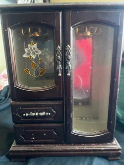 Vintage jewelry box.