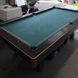 Pool Table w/ Sticks & Balls – Ready to Play