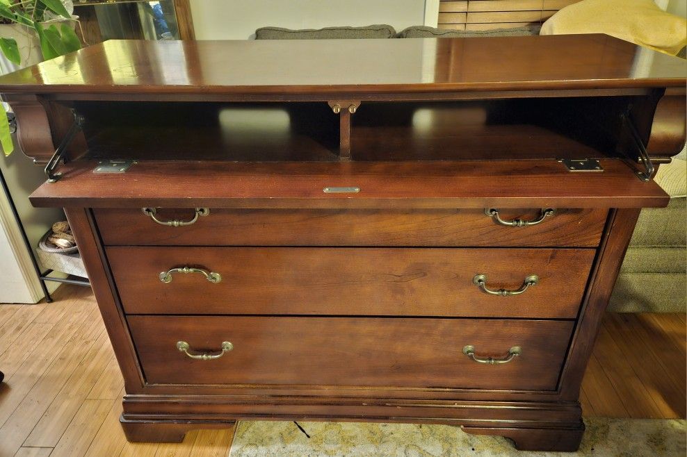 Solid Wood Media/Dresser 