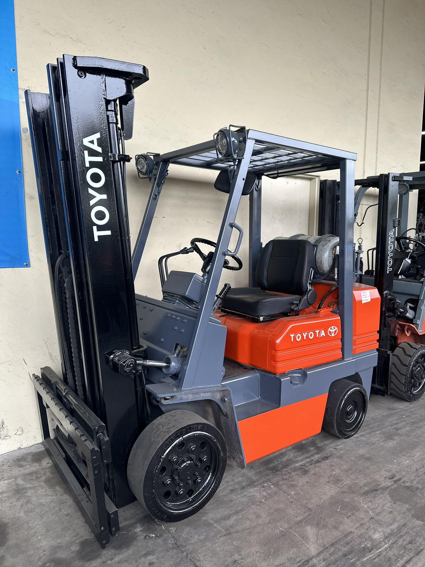 FORKLIFT TOYOTA 7000 Lb