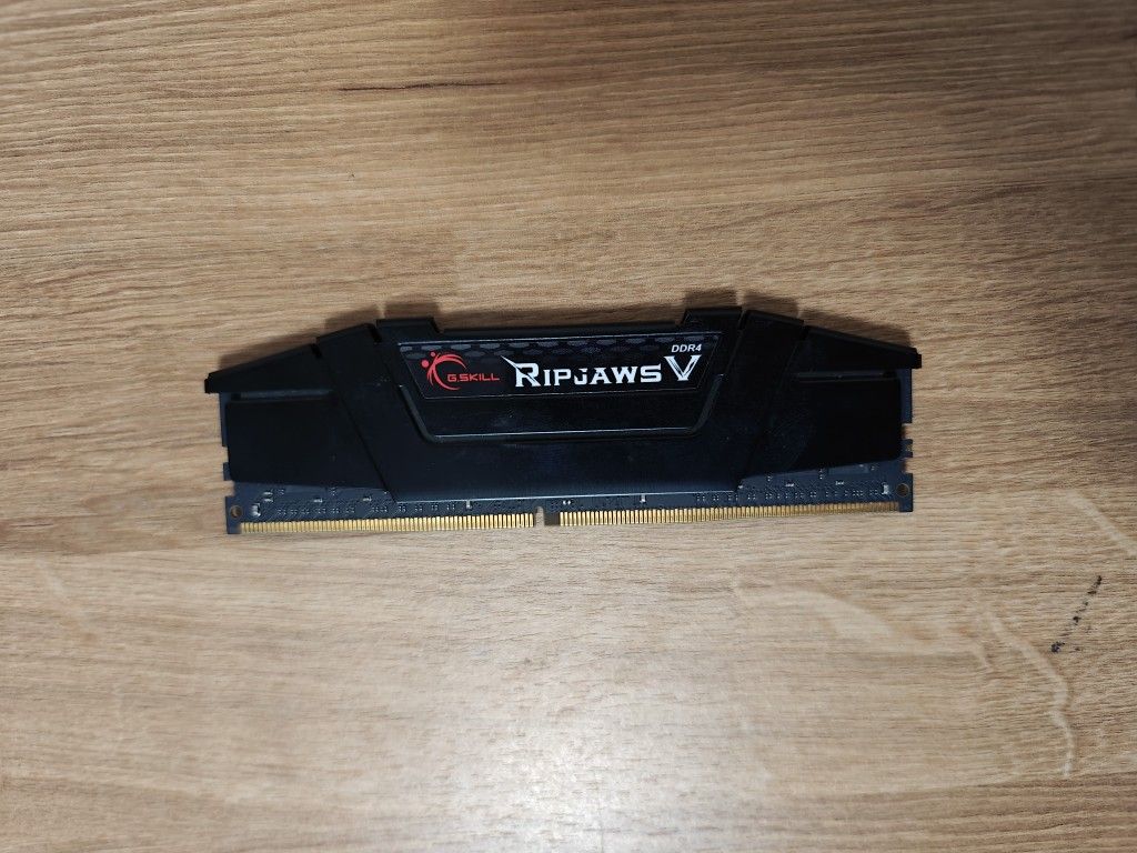 Single G.Skill Ripjaws 16GB DDR4 RAM Memory Stick For PC Desktop Computer