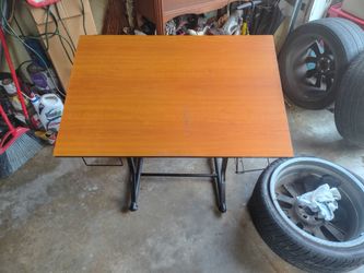 Art's and crafts table