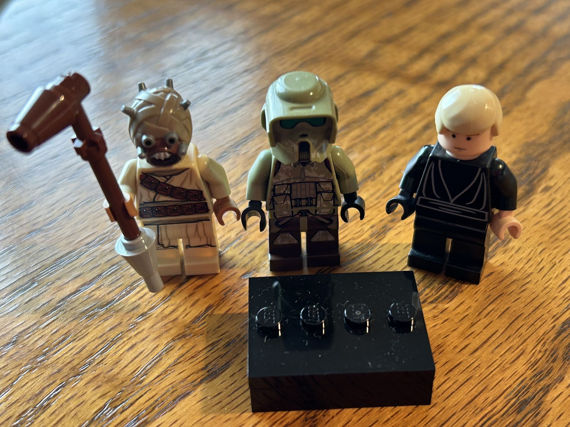3 Lego Star Wars Minifigures Tusken Raider 1074, Clone Trooper 1002 and Luke Skywalker 0395