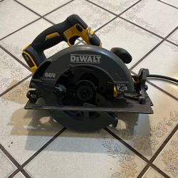 DEWALT SAW