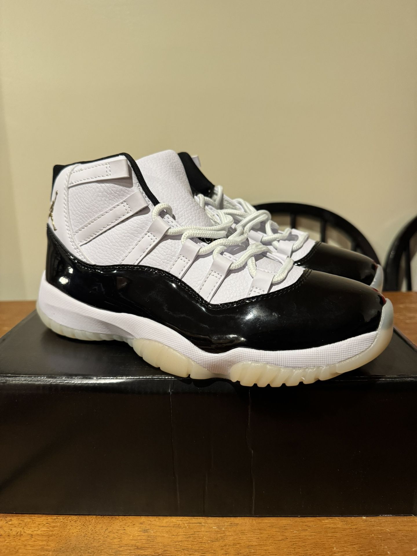 AJ 11 Gratitude Men Sneakers Size 9 , 12