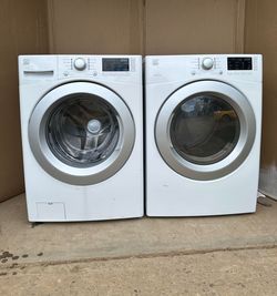 Kenmore washer and gas dryer laundry set
