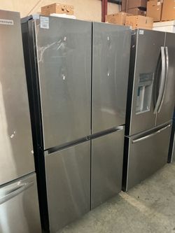 Samsung RF23B7671SR French Door Refrigerator (Open Box / Scratch & Dent)