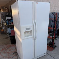 Kenmore Refrigerator Side By Side (30 Day Guarantee)