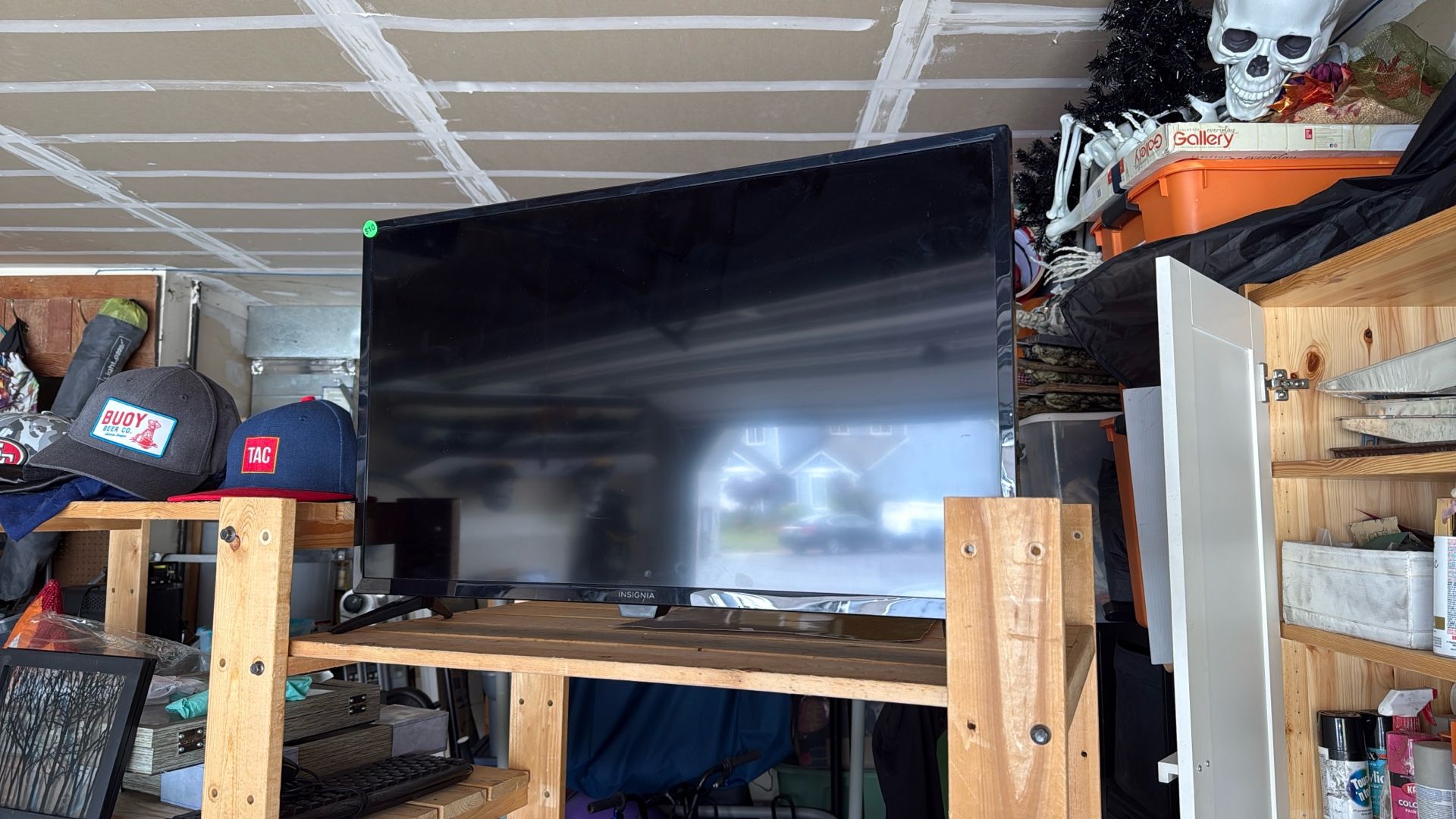 32 Inch Insignia TV