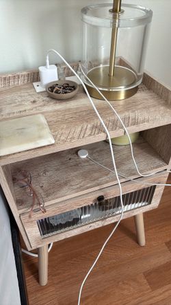 Set of 2 nightstands guc