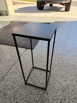 Black Metal Pedestal for Centerpieces