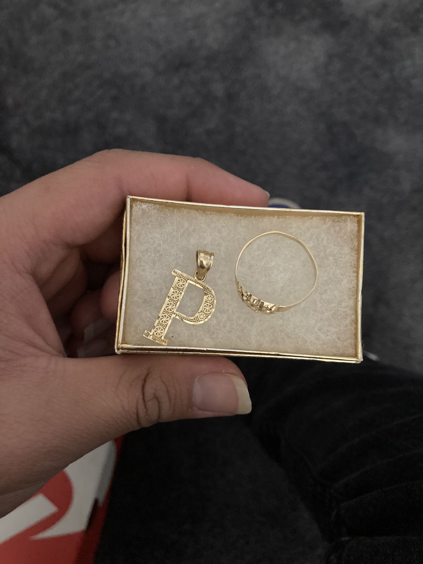 Nugget ring weighs bout 1.68 and together weighs bout 2.99 da p by itself Is around 1.22 grams it’s also 10k gold asking for 160 at least n Pick Up