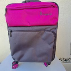 IT LUGGAGE CARRY ON
