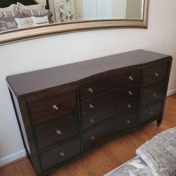 BASSETT - 4 Piece Bedroom Set