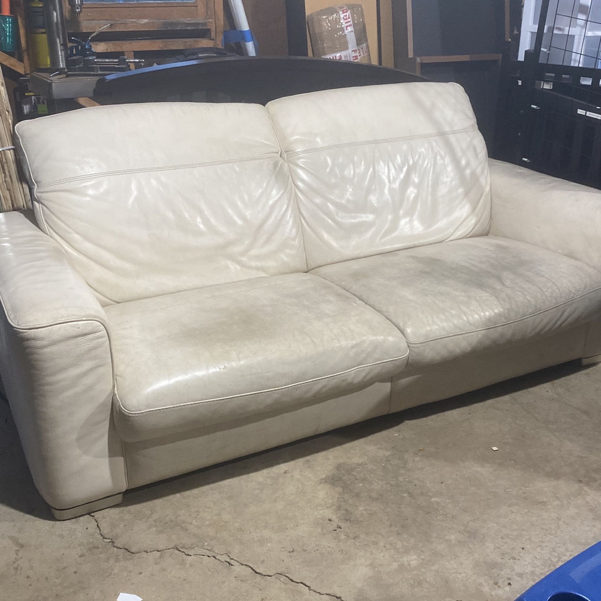 Natuzzi Couch / With Pull Out Bed