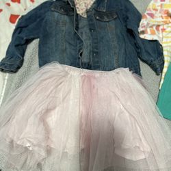 Nice Clothes All In Very Goo Condition Size 6T for girls,once worn, cleaned,No smoke ,no pet house Tully &Monterey Rd SJ Ca 95112