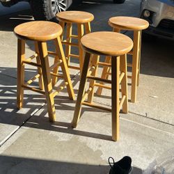 4 Bar Stools 