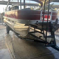 2016 Sun tracker Pontoon boat