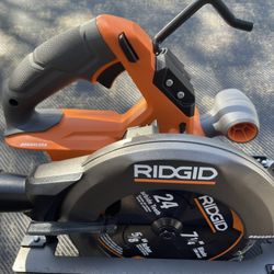 RIDGID 18V Brushless Cordless 7-1/4 in. Circular Saw (Tool Only)