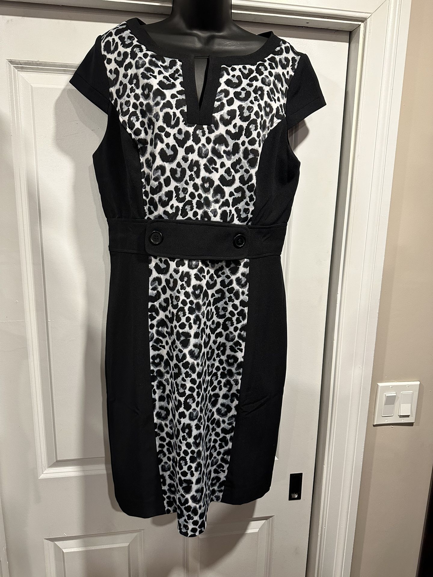 Sophisticated Leopard Print Panel Dress