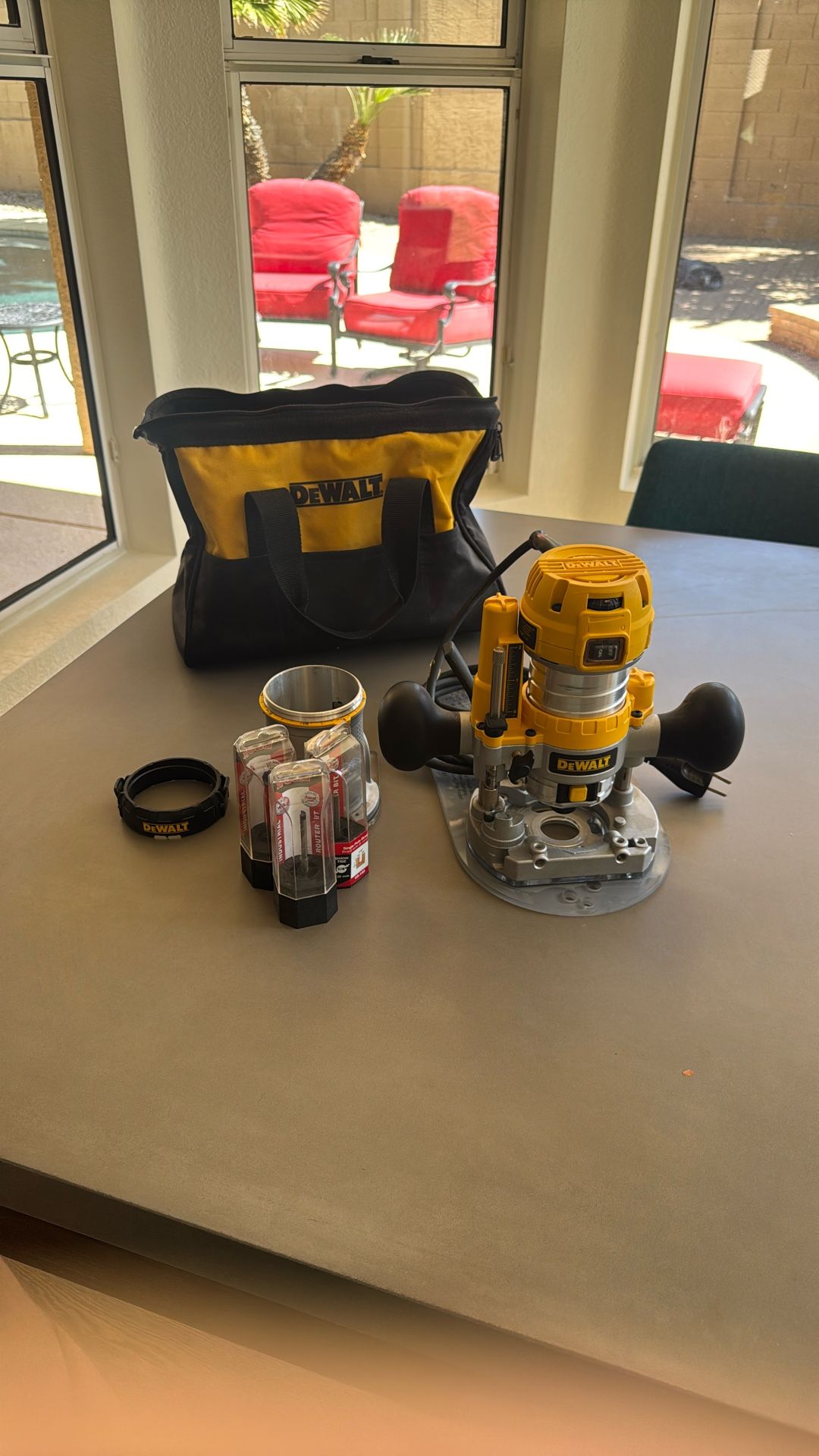 Dewalt DWP611 Plunge Router w/ Accessories