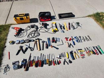 various tools + tarp
tool box(plastic,fabric,metal)
hammer
screw driver
tarp(6x8')
etc.
all for $30