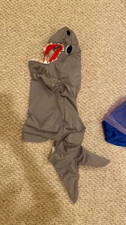 Shark Hollow costume for four year-old Shark Hollow costume for four-year-old