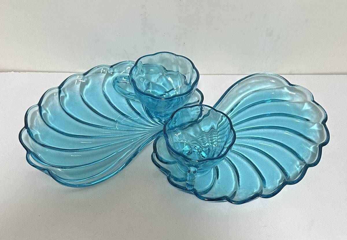 Vintage Mid Century Aqua Blue Glass Swirl Wave Shell Pattern Snack Plates And Cups Set