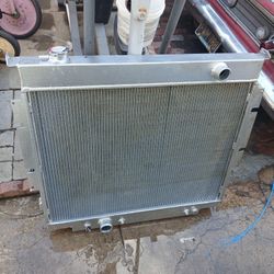 NEW!! 33"X31"X3"! 4 ROW ALUMINUM RADIATOR!! 150$