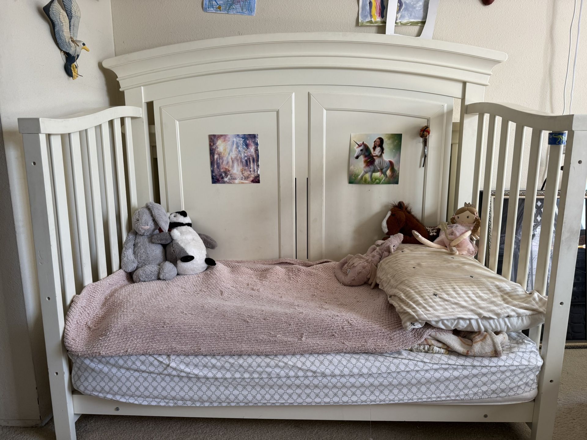 Sorelle Providence Vintage White Convertible Crib 