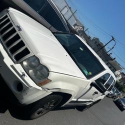 Jeep Laredo 2006.       190.000