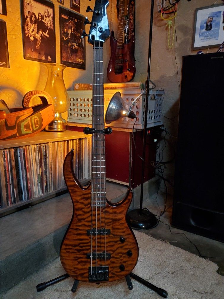 Peavy Millennium BXP Bass Guitar With Gig Bag