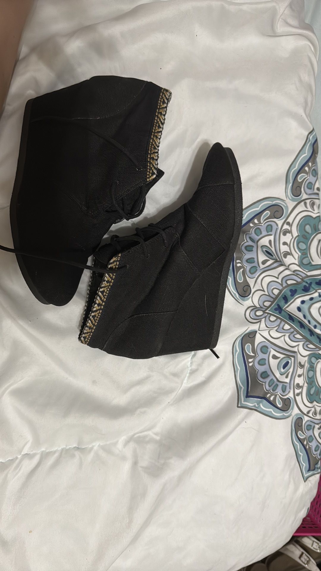 Black Wedges