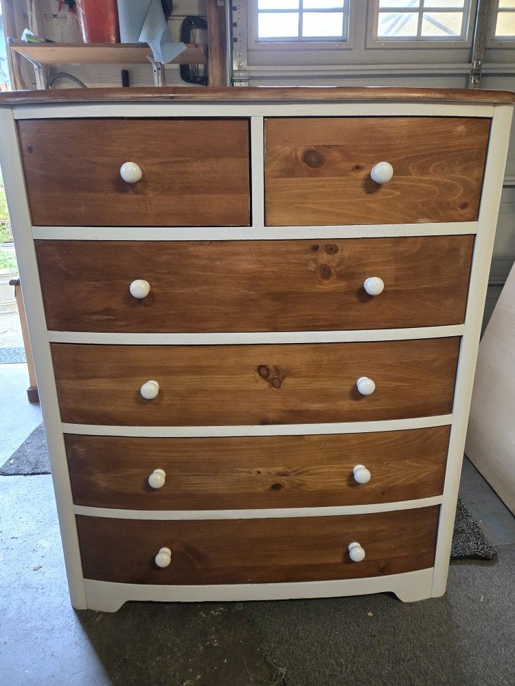 Beautiful 6 Drawer Dresser