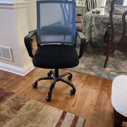 Comfortable Mesh Office Chair – Great Condition!
