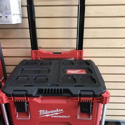Milwaukee new rolling tool box
