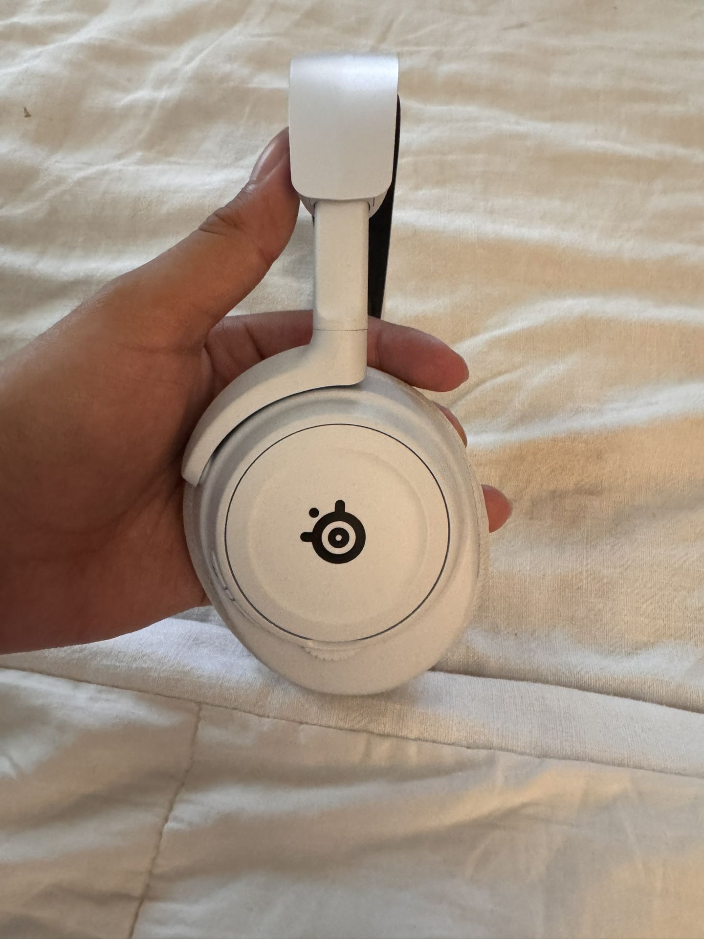 Steel Series bluetooth headphones