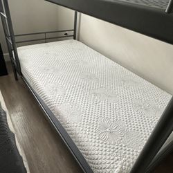 Bunk beds with mattress
