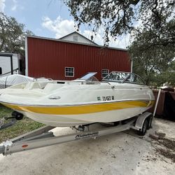 2001 Caravelle Speed Boat 