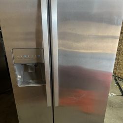 Whirlpool refrigerator De 33x68