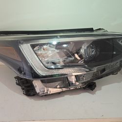 SUBARU OUTBACK OEM RIGHT SIDE HEADLIGHT 
