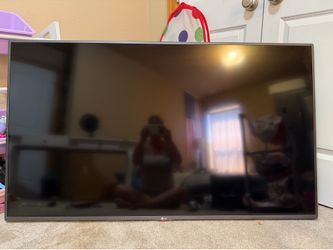 LG Smart TV 55” with Remote