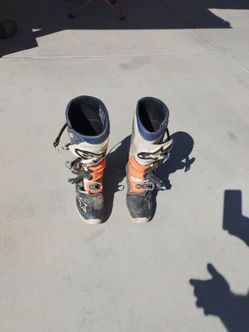 Dirt bike boots