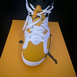 Air Jordan 6 Retro Ochre Size 8.5 Mens