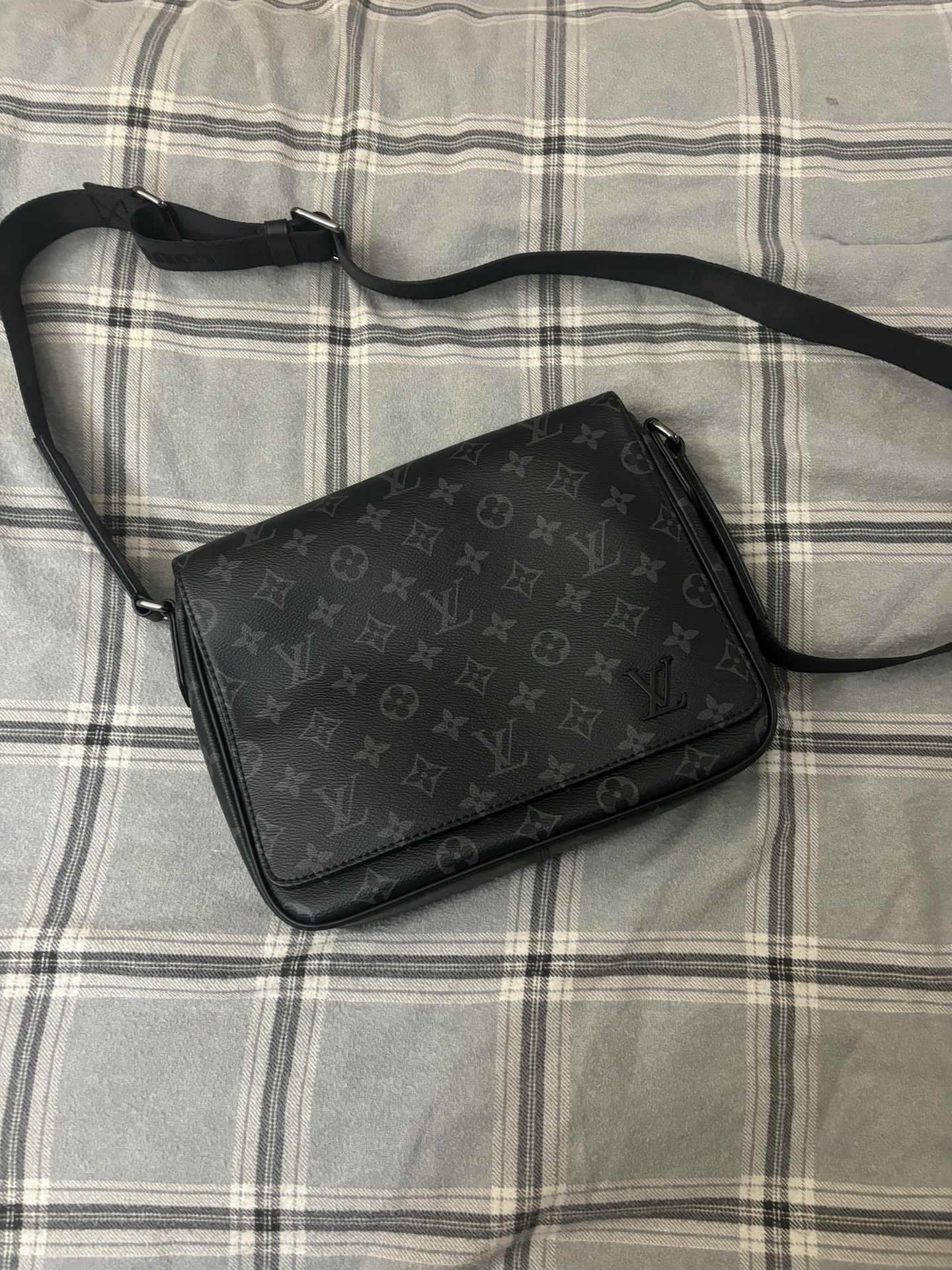 Louis Vuitton Messenger Bag