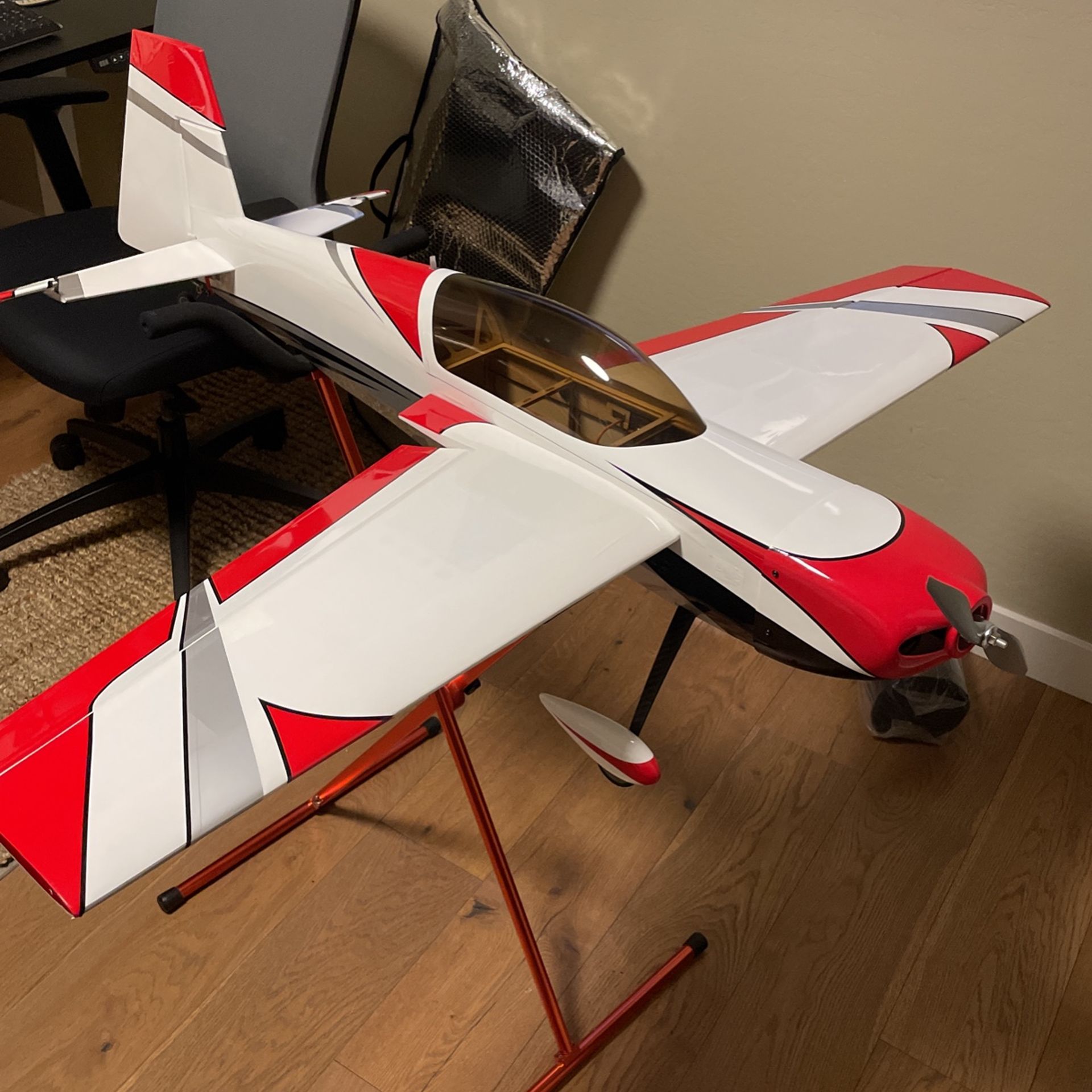 Extreme Flight 48" Edge 540T V2 PLUS -White/Red