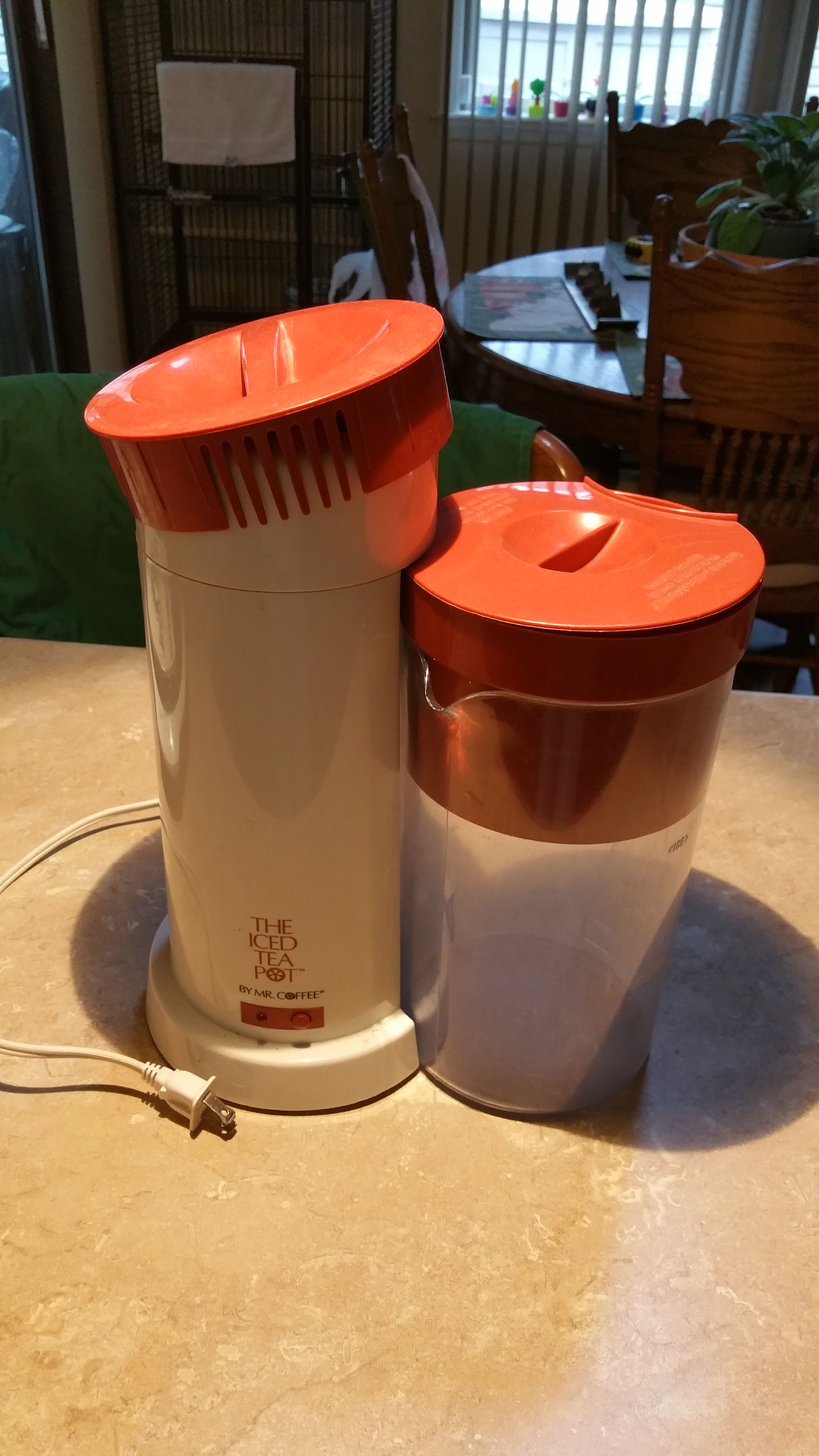 Iced tea maker and wine cooler