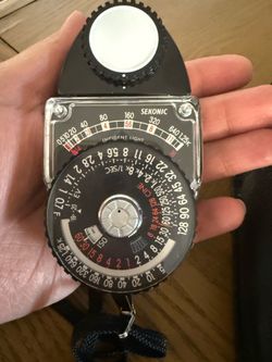 Vintage Sekonic Studio Deluxe L-398 Light Meter – Japan – Battery Free – Case Included