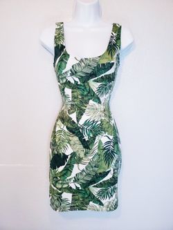 H&M DIVIDED Green Tropical Leaf Bodycon Sleeveless Dress Size 6 for Sale in  North Las Vegas, NV - OfferUp