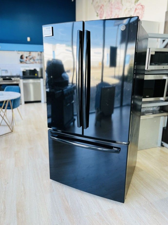 GE - 27.0 Cu. Ft. French Door Refrigerator with Internal Water Dispenser - High gloss black Model:GNE27JGMBB T